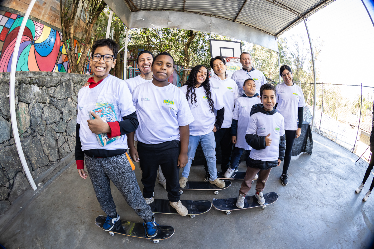 Escola Skate Brasil promove inclusão social com aulas gratuitas para crianças e adolescentes