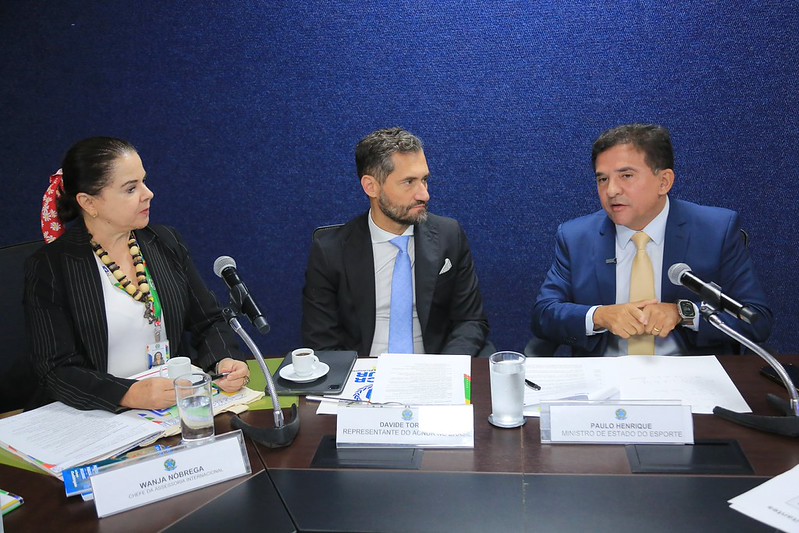 Wanja, Davide e ministro Paulo Henrique conversando