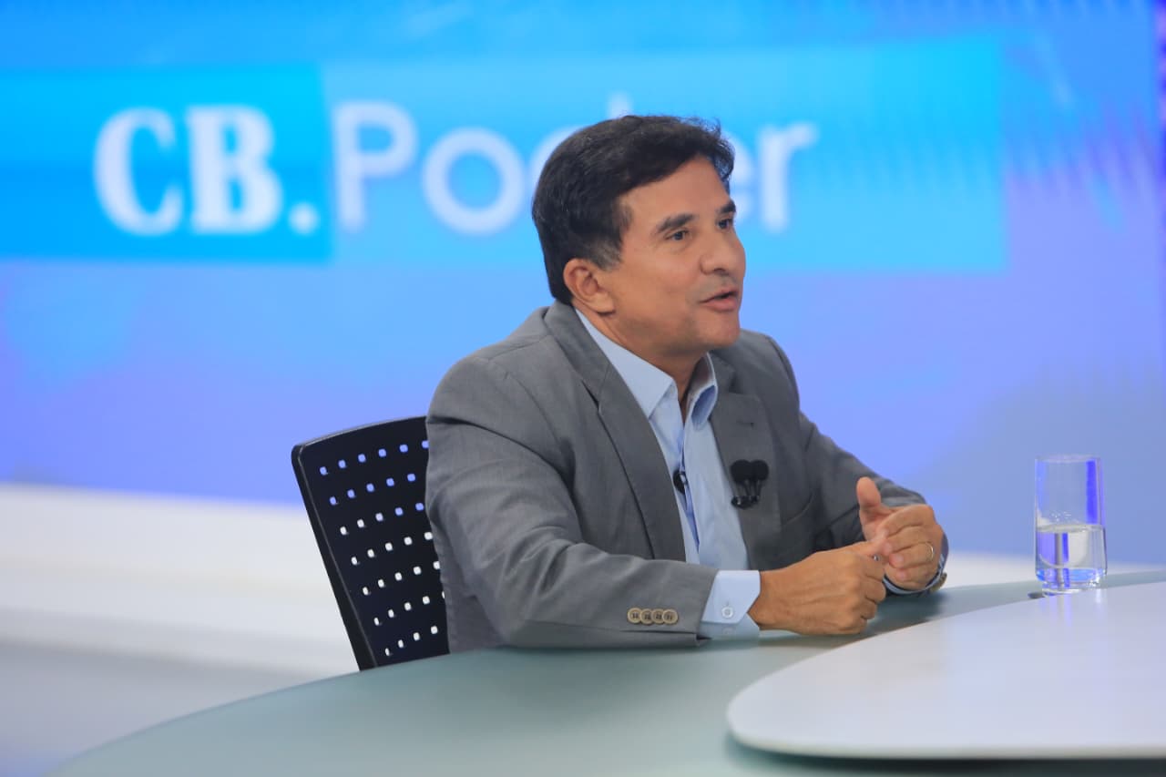 Ministro falando