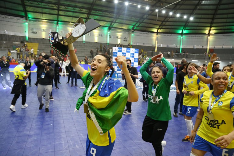 Torneio CIC de Futsal terá primeiros jogos femininos na segunda