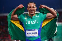 Brasileiros com Bolsa Atleta fazem noite dourada no atletismo em Santiago 2023