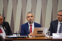 No Senado, Ministério do Esporte debate políticas de prevenção e repressão ao racismo no futebol
