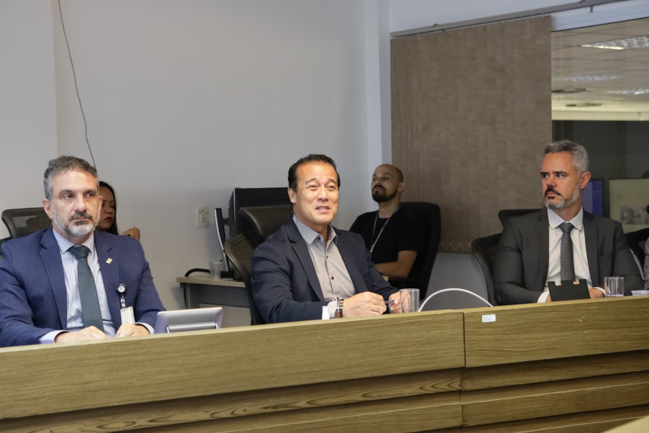No centro, Acef Said, gerente de Segurança da FIFA na Copa do Mundo Feminina de 2027. Foto: Henrique