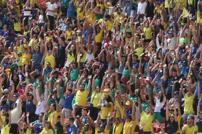 Brasil dá um baile no Chile e leva o Maracanã à loucuraJogada 10