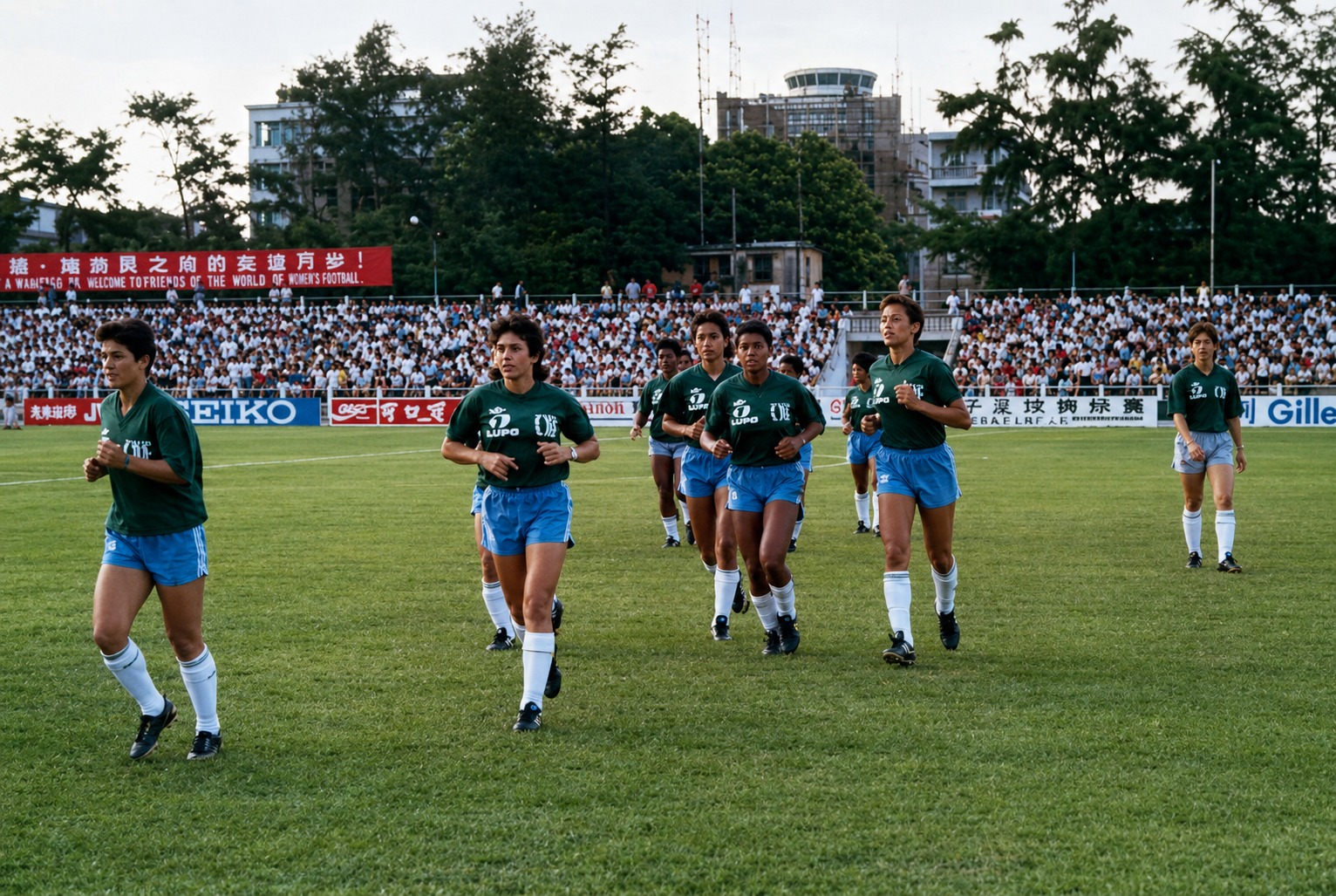 Jogadoras da primeira seleção brasileira no aquecimento em 1988.