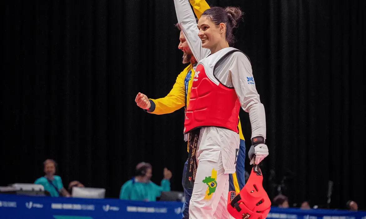 maria_clara_pacheco_ouro_taekwon_rez1.jpg