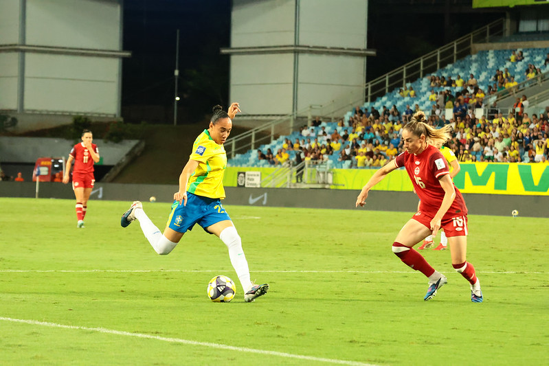 Câmara aprova diretrizes para desenvolvimento do futebol feminino