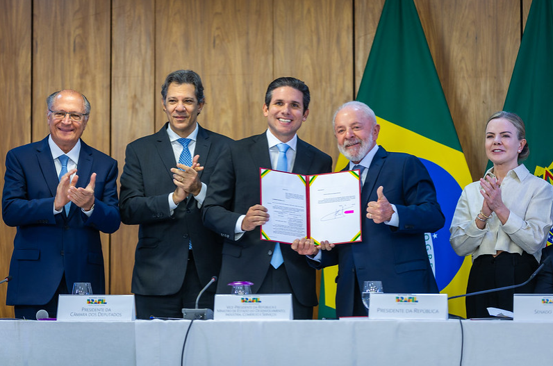 Presidente envia ao Congresso PL que amplia para R$ 5 mil a faixa de isenção do Imposto de Renda