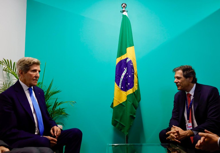 Fernando Haddad e John Kerry formalizam parceria entre Brasil e Estados Unidos. O foco da cooperação é avançar nas ações ambientais e climáticas globais. Foto: Fernando Donasci