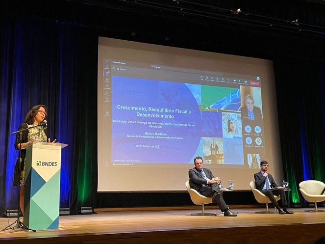 foto seminário BNDES.jpeg