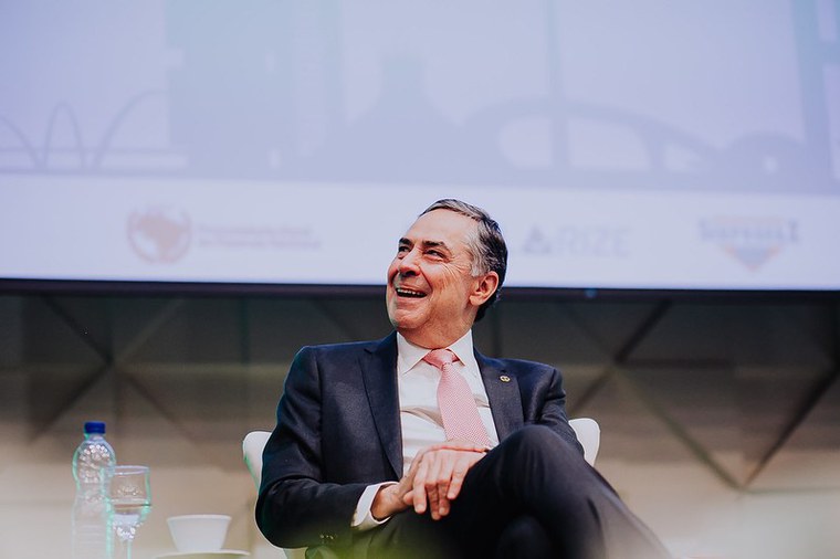 A “epidemia de judicialização” é um dos desafios que o Judiciário terá de enfrentar, apontou o ministro Barroso no encerramento do 1º Congresso Nacional da Dívida Ativa - Foto: Divulgação PGFN