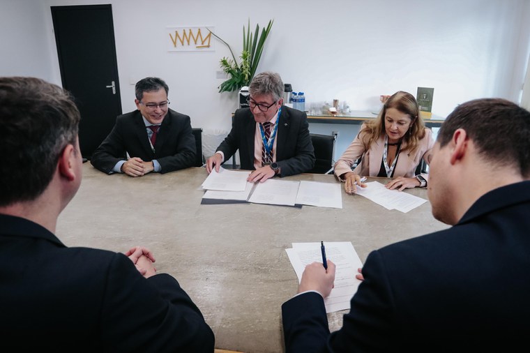 Assinatura de Acordo de Cooperação Técnica entre Receita Federal e EU Tax Observatory — Foto: Kelly Fersan