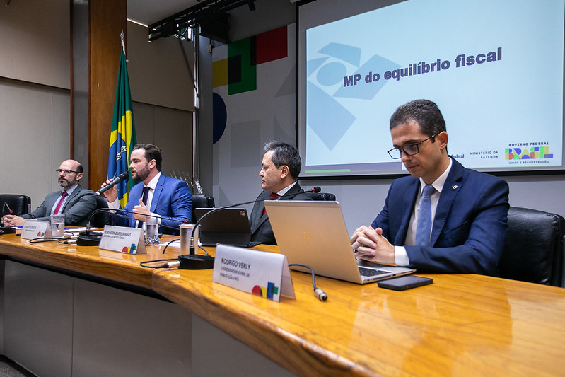 Coletiva MP PisCofins.jpg