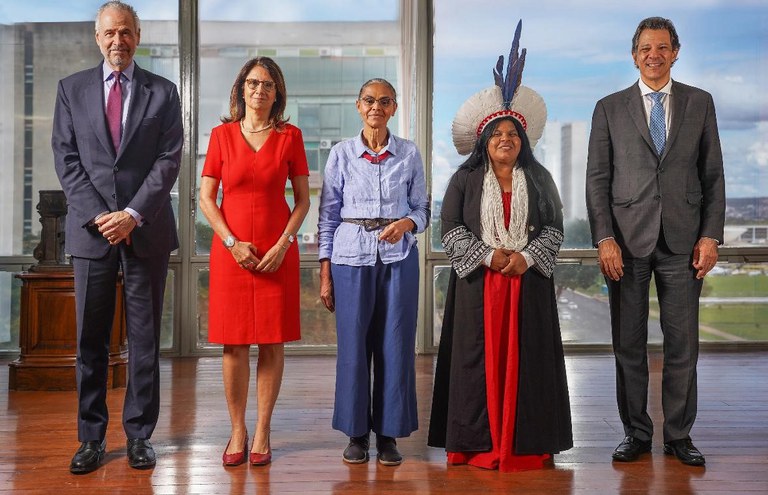 O ministro Haddad e autoridades do governo e da COP30 anunciaram a criação de quatro círculos de apoio visando à conferência, que será realizada em novembro - Foto: Diogo Zacarias/MF 