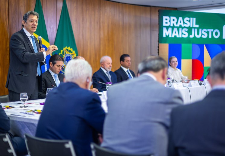 Ao detalhar o PL, Haddad ressaltou que ele afeta a vida de 100 mil brasileiros, mas favorece 20 milhões de pessoas que apresentam o IR, metade delas já isentas pelas medidas tomadas pelo governo – Foto: Diogo Zacaroas/MF