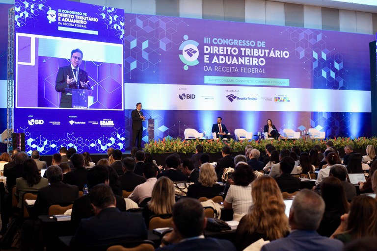 Ao falar na abertura do III Congresso, o secretário Barreirinhas atribuiu as transformações recentes à experiência acumulada pelos servidores da Receita – Foto: André Corrêa