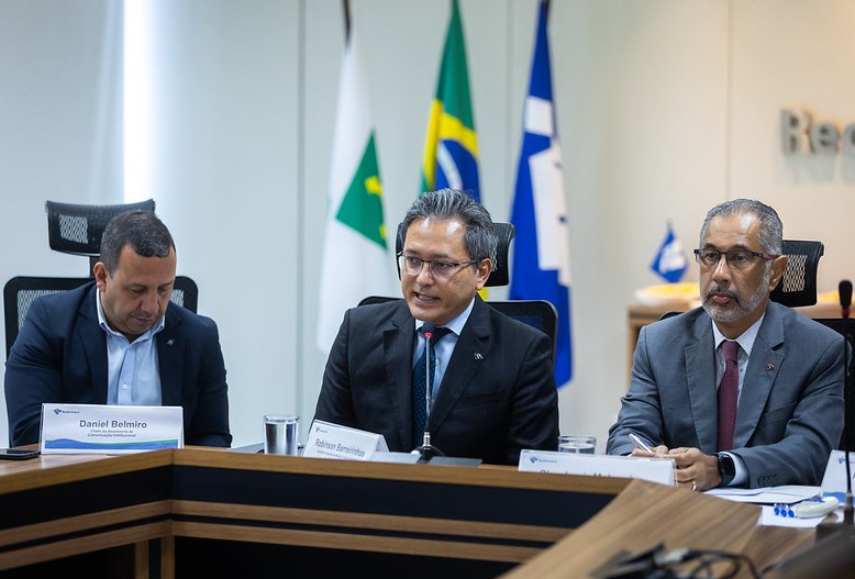 “Agora, a orientação passa a ser a regra”, sentenciou o secretário Barreirinhas na coletiva: não multar os bons contribuintes e endurecer contra os devedores contumazes – Foto: Diogo Zacarias/MF