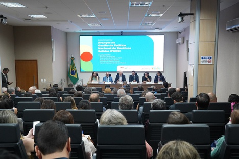 Encontro Nacional sobre os Avanços da Política Nacional de Resíduos Sólidos | Foto: Rogério Cassimiro/MMA