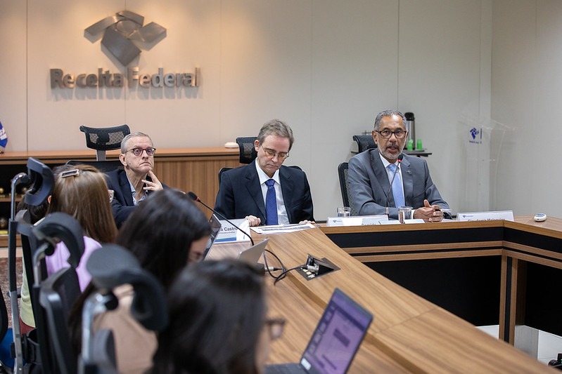 Arrecadação federal supera R$ 278,823 bilhões em abril e bate recorde para o mês