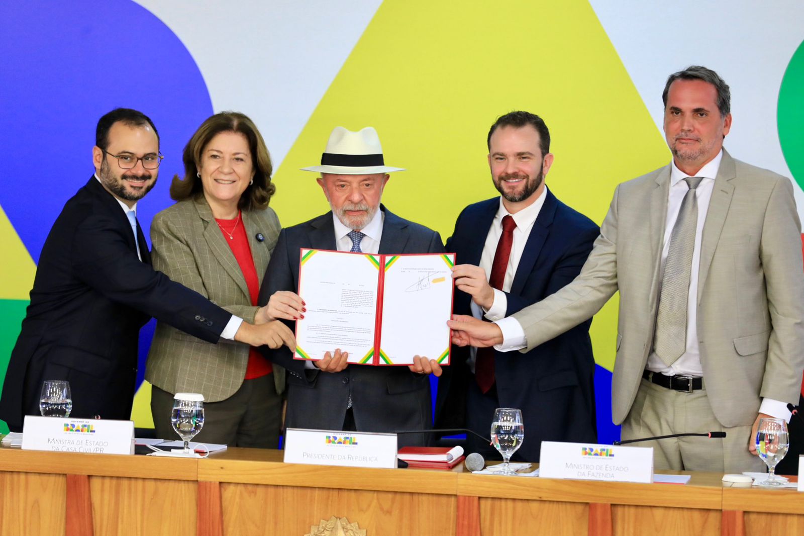 Lula assina MP do Novo Desenrola; recuperação financeira de famílias, estudantes e empresas é foco