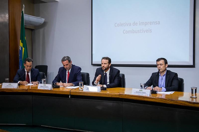 Governo inicia retirada gradual de subvenções aos combustíveis a partir de quarta-feira (1º/07)