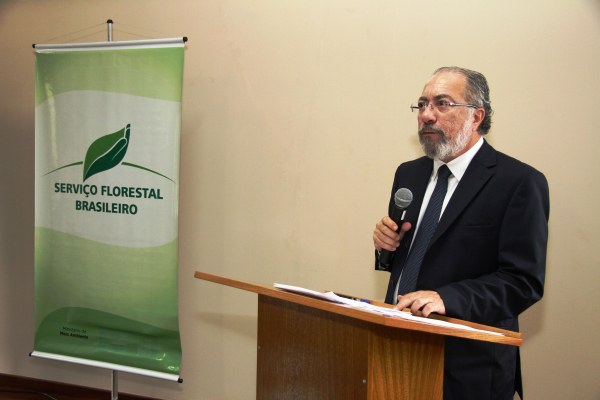 Capa_Servico Florestal Brasileiro assume CAR e novo Codigo Florestal.jpg