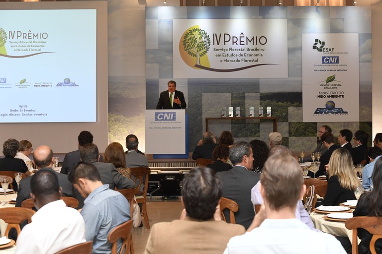 Capa_SFB premia estudos sobre o uso produtivo e sustentavel das florestas.jpg