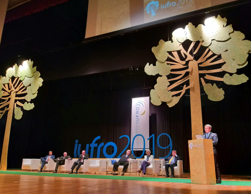Capa_O maior congresso mundial em pesquisas florestais foi aberto hoje na cidade de Curitiba.jpg