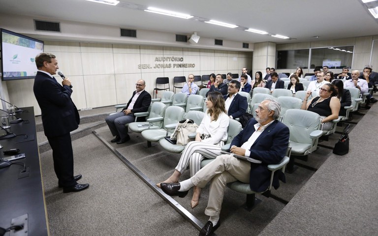 Capa_Dirigentes do SFB apresentam legislacao ambiental em agenda das financas sustentaveis.jpg