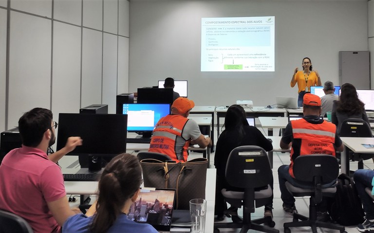 Capa_Sistema Detex e ensinado em curso de Geotecnologia Aplicada.jpg