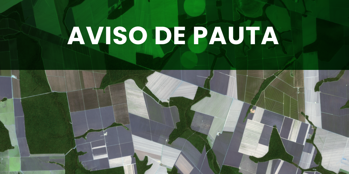 Imagem em formato horizontal com predominância de tons de verde. Na parte superior, há uma faixa verde escura com um leve efeito de transparência e padrões geométricos ao fundo. Centralizado nessa faixa, em letras grandes, brancas e em caixa alta, lê-se: “AVISO DE PAUTA”. Abaixo dessa faixa, ocupa a maior parte da imagem uma fotografia aérea de uma paisagem rural. Vê-se um mosaico de grandes áreas agrícolas em diferentes tons — cinza, verde claro, verde escuro e bege — formando polígonos irregulares que lembram um patchwork. Entre essas áreas, há faixas sinuosas de vegetação mais densa e escura, indicando fragmentos de mata ou áreas de preservação que cortam a paisagem. A composição geral sugere um contraste entre áreas cultivadas e remanescentes de vegetação natural, vista de cima, com linhas e divisões bem marcadas entre os terrenos.