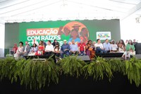 Governo Federal anuncia R$ 2,3 bilhões para construção de creches e aquisição de veículos para o transporte escolar