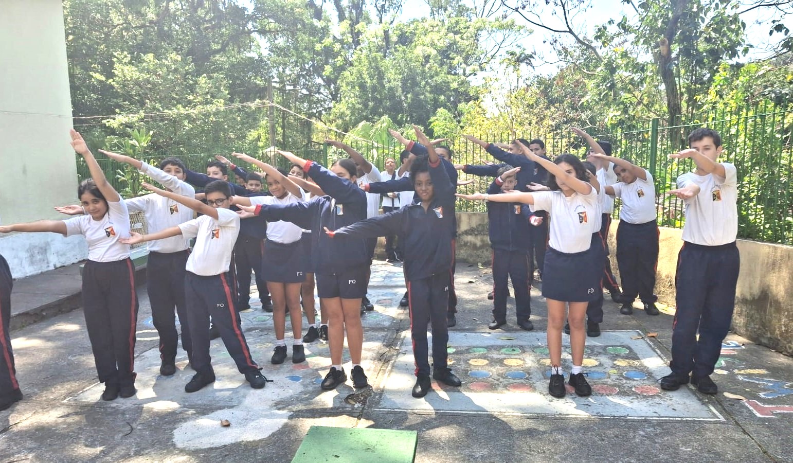 Turma do 5º ano participa de dinâmica sobre classificação de ângulos.