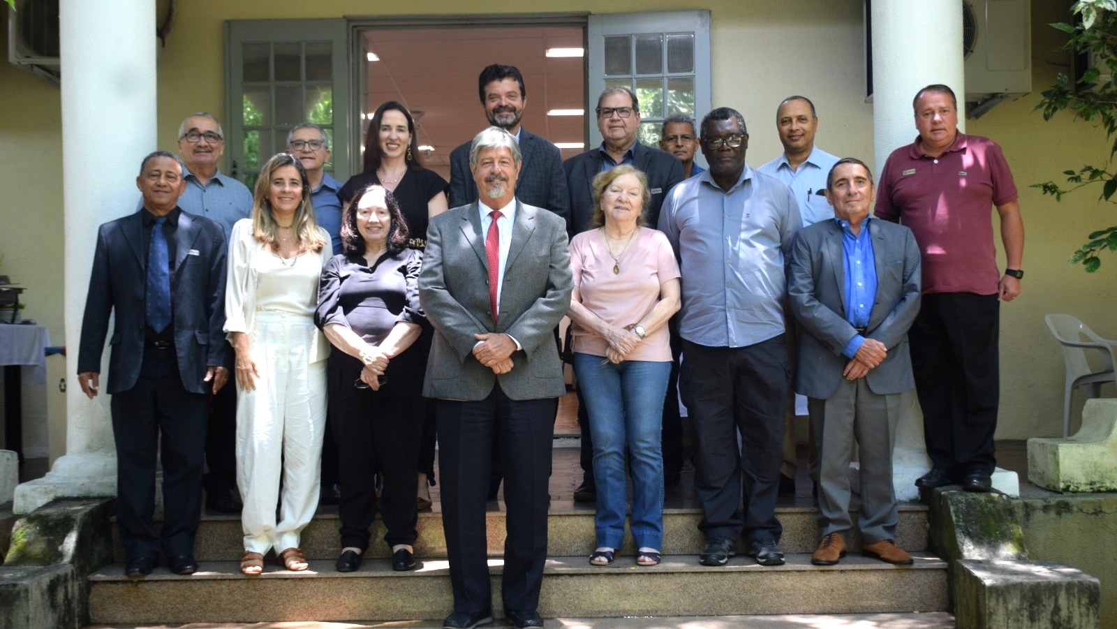 Presidente da Fundação Osorio ao centro com integrantes do Conselho Deliberativo.