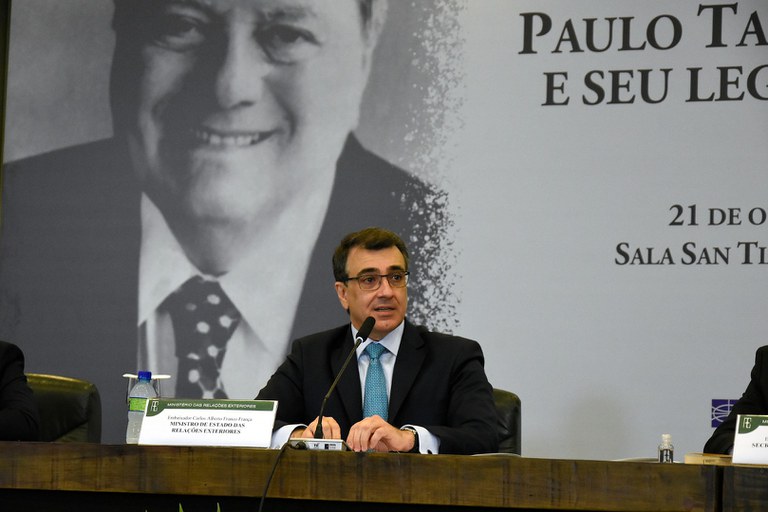 paulo-tarso-flecha-de-lima-e-seu-legado-no-itamaraty_51619526879_o.jpg