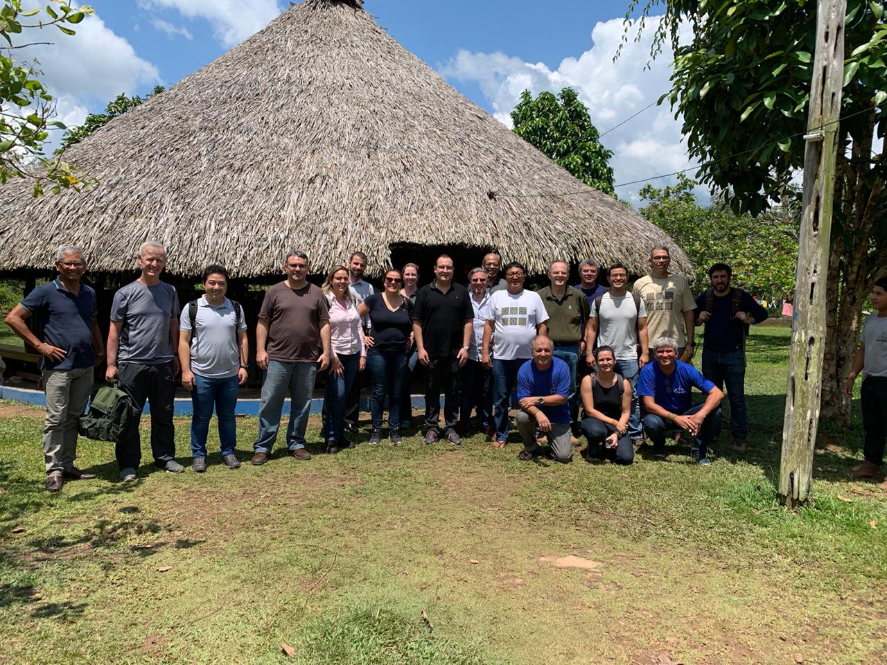 Equipe junto aos Waimiri