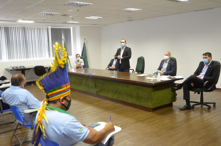 Presidente reuniao Paresi.png