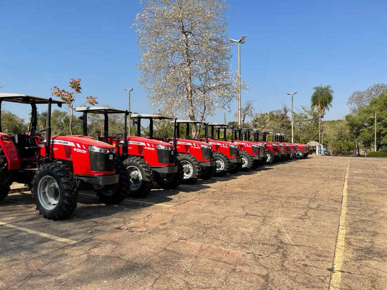 Entrega de Tratores © Debora Schuch » FUNAI   (3).jpg