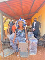 Funai entrega a indígenas do Distrito Federal nova remessa de cobertores arrecadados em campanha