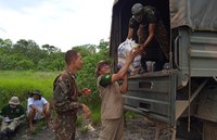 No Parque do Xingu, Funai e Exército distribuem 18,6 toneladas de alimentos a famílias indígenas
