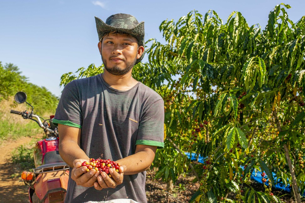 O neto de Wilson já acompanha o avô na lavoura
