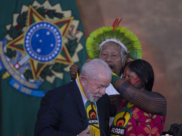 Lula e Raoni - Foto Joédson Alves - Agência Brasil.jpg