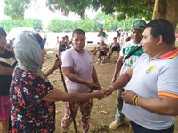 Funai entrega nova remessa de itens de subsistência para famílias atingidas por incêndio em aldeia Xavante no MT