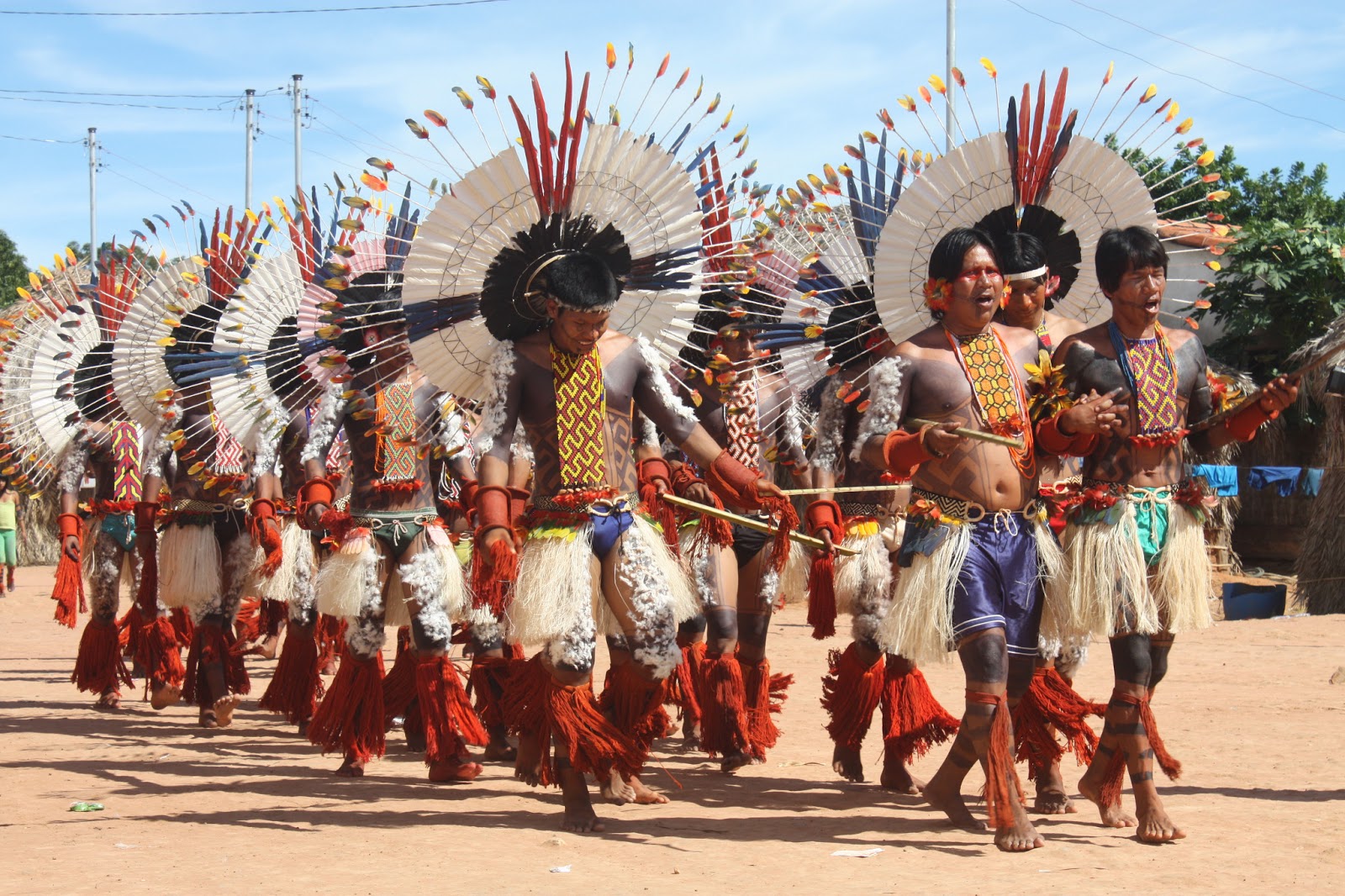 IMG_0107 - Worosy desfilam pela aldeia (1).JPG
