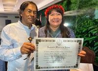 Joenia Wapichana participa da posse do indígena Ailton Krenak na Academia Mineira de Letras