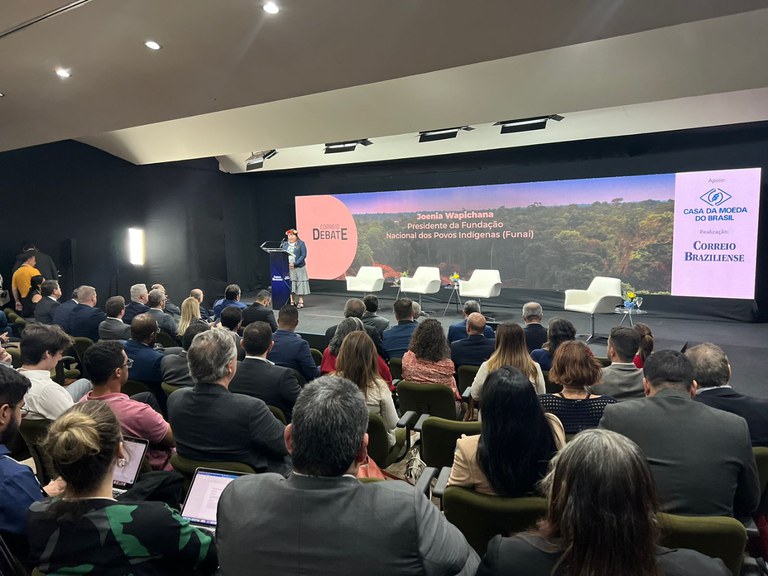 Joenia _ Caminhos doOuro _ 2.jpeg