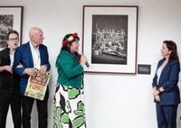 Quadros de Sebastião Salgado que retratam os indígenas Korubo voltam a integrar o patrimônio da Funai