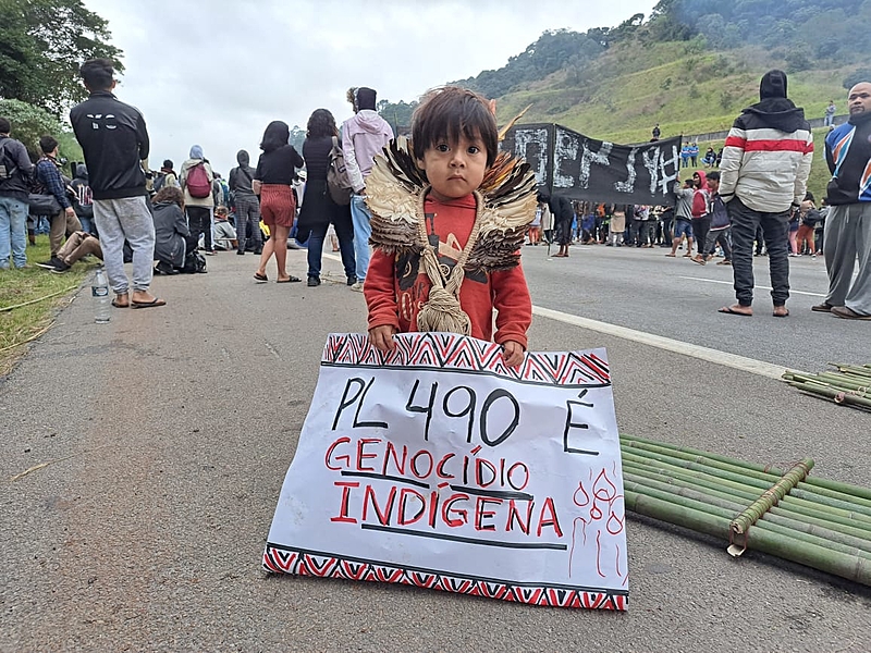 Além de um ancião de 106 anos, o protesto reprimido pela polícia tinha dezenas de crianças Gabriela Moncau.jpeg