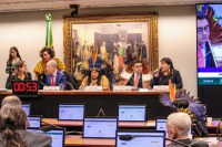 "Todo processo de demarcação tem um planejamento, nada é de cunho ideológico" - Joenia Wapichana defende os direitos originários dos povos indígenas na Câmara dos Deputados