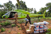 Comitiva do Governo Federal acompanha entrega de alimentos na Terra Indígena Yanomami